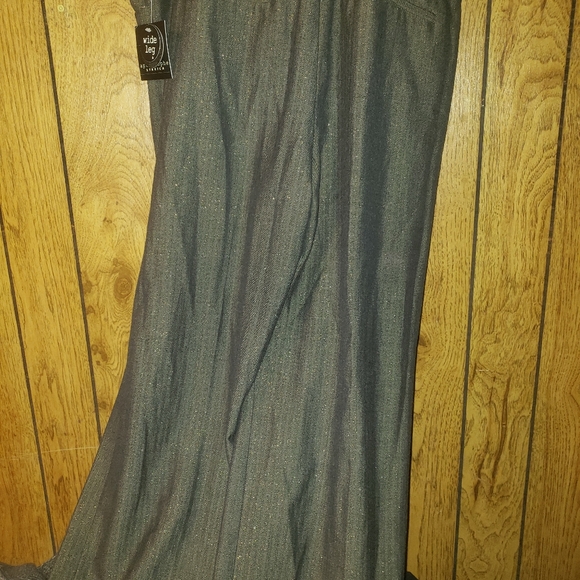 Trousers - Picture 2 of 4